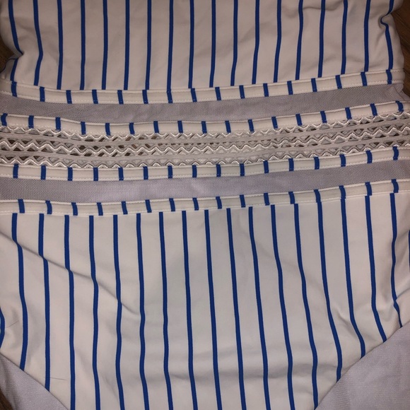 Bikini - Picture 3 of 6